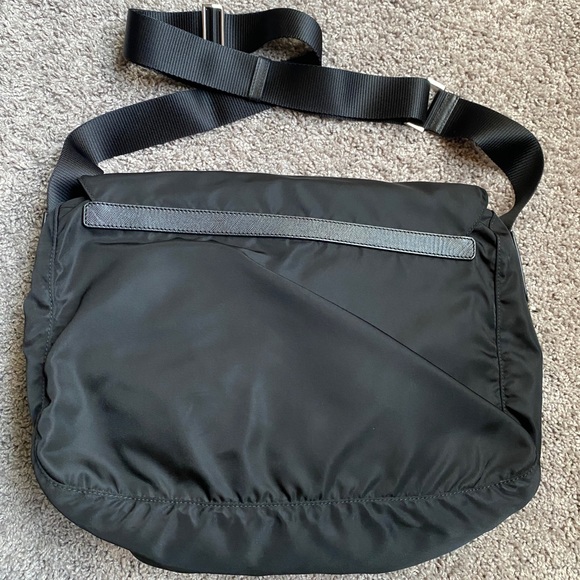 Prada Single Pocket Re-Nylon Messenger Shoulder Bag Black - Picture 3 of 7